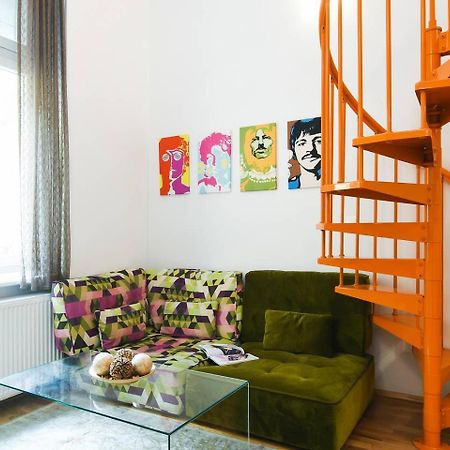 Central & Colorful Studio With Air Conditioning Budapest Bagian luar foto