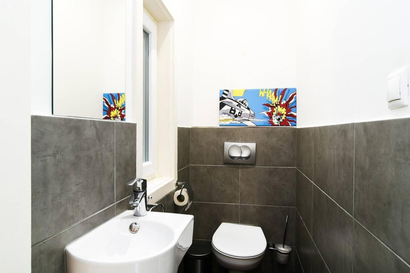 Central & Colorful Studio With Air Conditioning Budapest Bagian luar foto