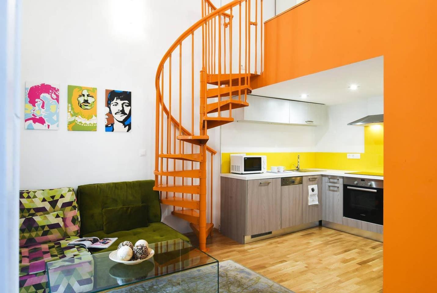 Central & Colorful Studio With Air Conditioning Budapest Bagian luar foto