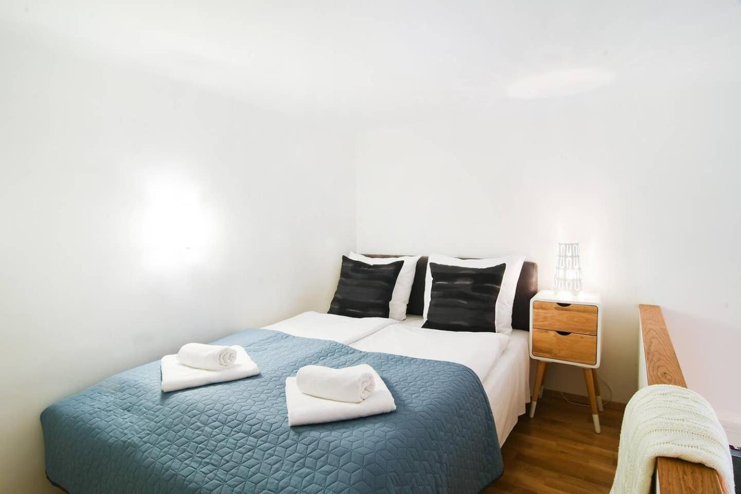 Central & Colorful Studio With Air Conditioning Budapest Bagian luar foto