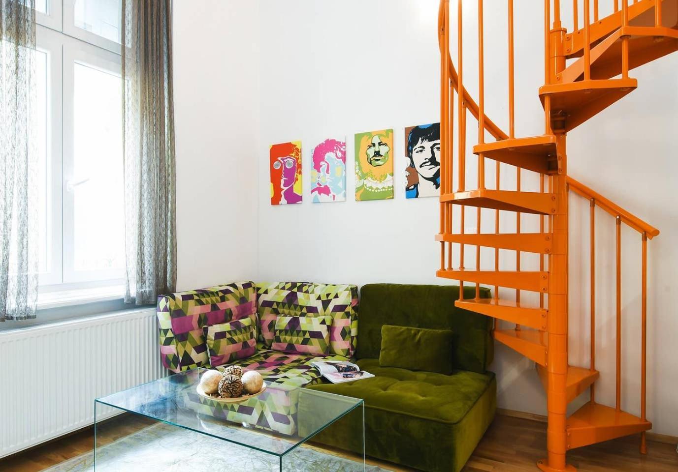 Central & Colorful Studio With Air Conditioning Budapest Bagian luar foto