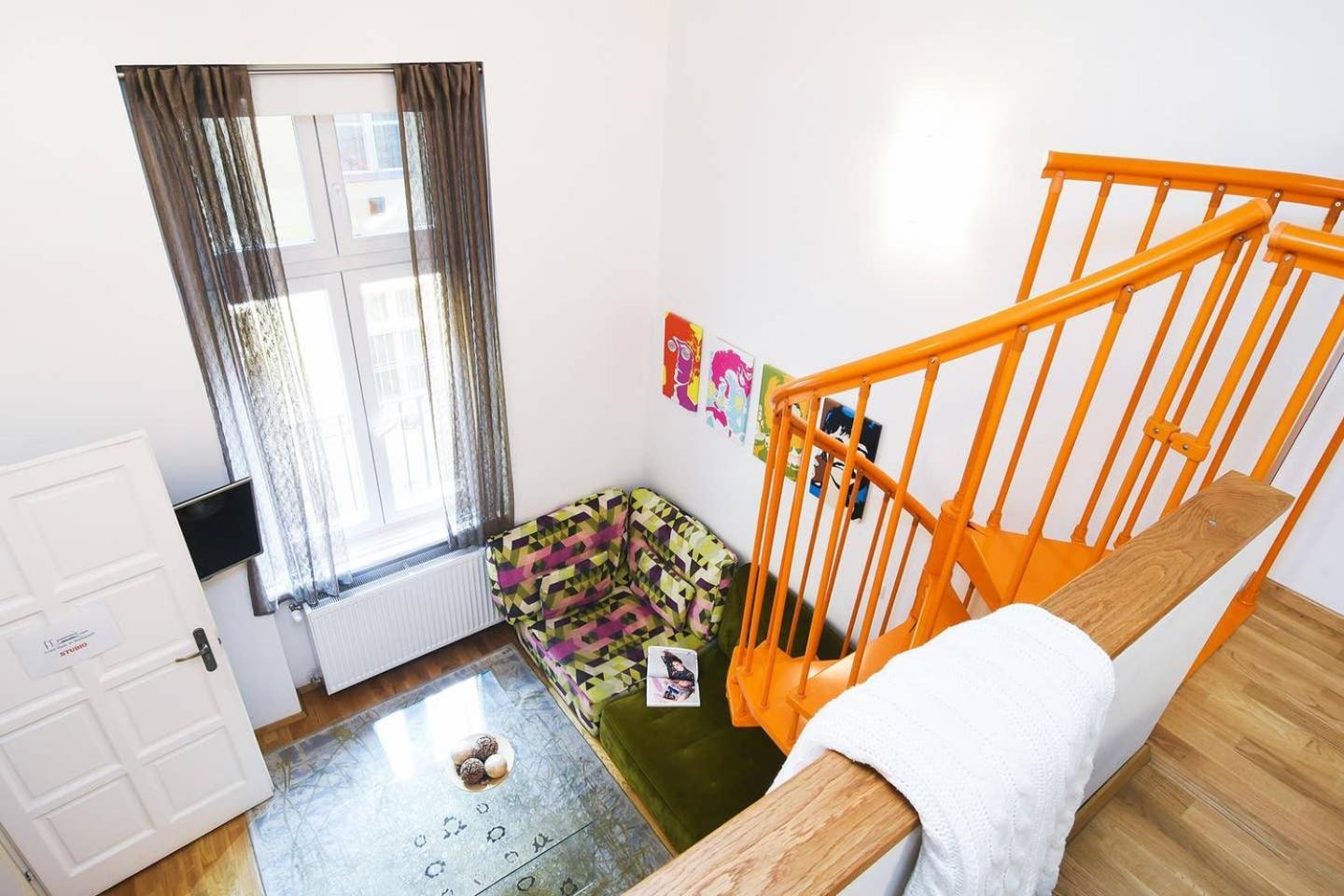 Central & Colorful Studio With Air Conditioning Budapest Bagian luar foto